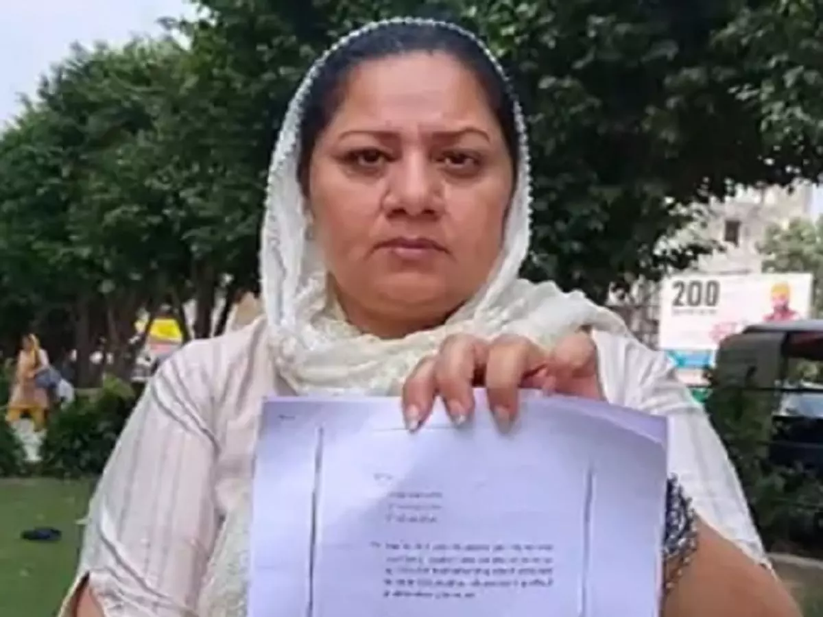 ਪਠਾਣਮਾਜਰਾ ਦੀ ਪਤਨੀ ਨੇ ਘਰ ਵਿੱਚ ਨਜ਼ਰਬੰਦ ਕੀਤੇ ਜਾਣ ਦਾ ਲਗਾਇਆ ਆਰੋਪ, ਵੀਡੀਓ ਕੀਤੀ ਜਾਰੀ