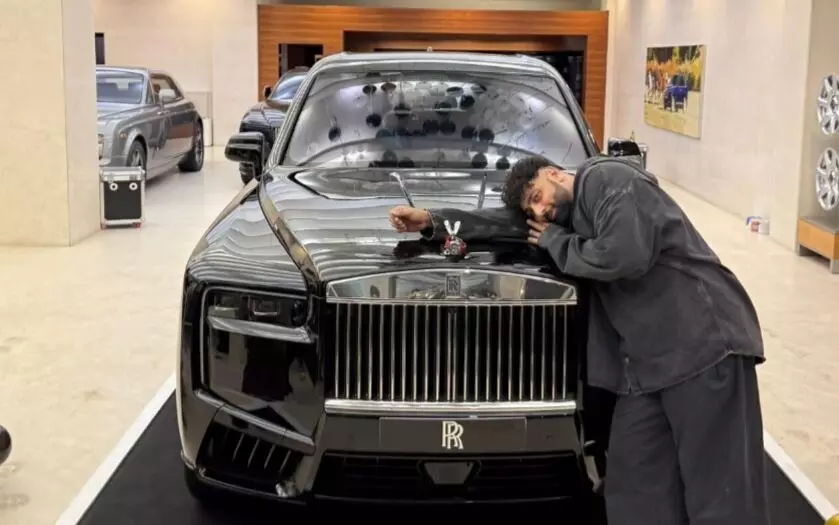 Badshah: ਰੈਪਰ ਬਾਦਸ਼ਾਹ ਨੇ ਖਰੀਦੀ ਇੱਕ ਹੋਰ ਰੌਲਜ਼ ਰਾਇਸ ਕਾਰ, ਕਰੋੜਾਂ ਚ ਹੈ ਇਸਦੀ ਕੀਮਤ Badshah: ਰੈਪਰ ਬਾਦਸ਼ਾਹ ਨੇ ਖਰੀਦੀ ਇੱਕ ਹੋਰ ਰੌਲਜ਼ ਰਾਇਸ ਕਾਰ, ਕਰੋੜਾਂ ਚ ਹੈ ਇਸਦੀ ਕੀਮਤ