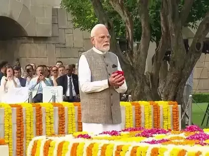 Gandhi Jayanti: PM ਮੋਦੀ ਤੇ ਰਾਸ਼ਟਰਪਤੀ ਨੇ ਰਾਜਘਾਟ ਤੇ ਮਹਾਤਮਾ ਗਾਂਧੀ ਨੂੰ ਦਿੱਤੀ ਸ਼ਰਧਾਂਜਲੀ
