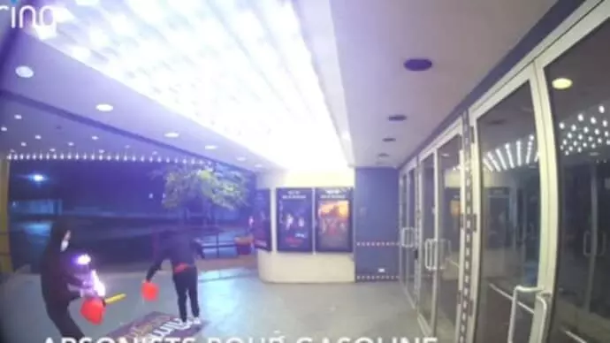 Canada: ਕੈਨੇਡਾ ਵਿੱਚ ਭਰਤੀ ਫਿਲਮਾਂ ਨੂੰ ਬਣਾਇਆ ਜਾ ਰਿਹਾ ਨਿਸ਼ਾਨਾ? ਥੀਏਟਰ ਨੂੰ ਲਾਈ ਅੱਗ Canada: ਕੈਨੇਡਾ ਵਿੱਚ ਭਰਤੀ ਫਿਲਮਾਂ ਨੂੰ ਬਣਾਇਆ ਜਾ ਰਿਹਾ ਨਿਸ਼ਾਨਾ? ਥੀਏਟਰ ਨੂੰ ਲਾਈ ਅੱਗ