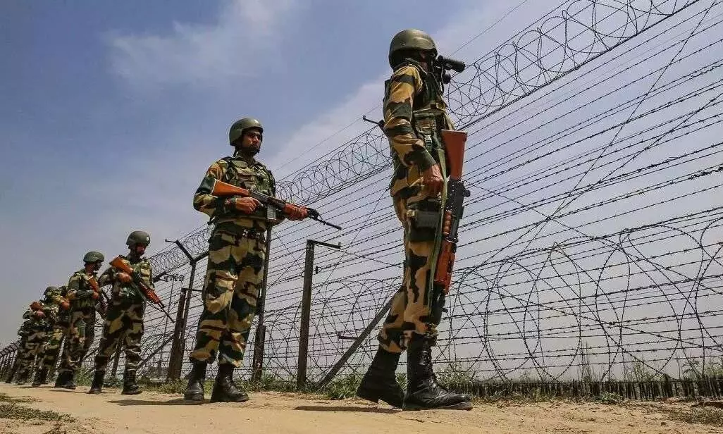 ਅੰਮ੍ਰਿਤਸਰ ਪੁਲਿਸ ਹੱਥ ਲੱਗੀ ਵੱਡੀ ਕਾਮਯਾਬੀ: ਸਾਬਕਾ ਕਮਾਡੋਂ ਸਮੇਤ ਤਿੰਨ ਅੱਤਵਾਦੀਆਂ ਨੂੰ ਕੀਤਾ ਗਿਆ ਗ੍ਰਿਫਤਾਰ, ਹੈਂਡ ਗ੍ਰਨੇਡ ਕੀਤੇ ਬਰਾਮਦ, ਦੁਸਹਿਰੇ ਵਾਲੇ ਦਿਨ ਕਰਨਾ ਸੀ ਬਲਾਸਟ