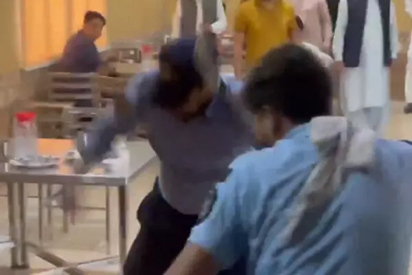 ਪਾਕਿਸਤਾਨ ਵਿਚ ਪੁਲਿਸ ਨੇ ਕੁੱਟੇ ਪੱਤਰਕਾਰ