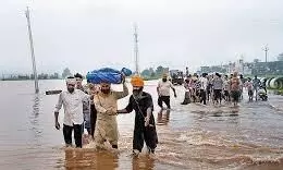 ਭਾਰੀ ਮੀਂਹ ਦੇ ਖ਼ਤਰੇ ਕਾਰਨ ਪ੍ਰਸ਼ਾਸ਼ਨ ਹੋਇਆ ਹਾਈ ਅਲਰਟ ’ਤੇ ਮੁਲਾਜ਼ਮਾਂ ਦੀਆਂ ਅਗਲੇ 3 ਦਿਨਾਂ ਲਈ ਛੁੱਟੀਆਂ ਰੱਦ ਭਾਰੀ ਮੀਂਹ ਦੇ ਖ਼ਤਰੇ ਕਾਰਨ ਪ੍ਰਸ਼ਾਸ਼ਨ ਹੋਇਆ ਹਾਈ ਅਲਰਟ ’ਤੇ ਮੁਲਾਜ਼ਮਾਂ ਦੀਆਂ ਅਗਲੇ 3 ਦਿਨਾਂ ਲਈ ਛੁੱਟੀਆਂ ਰੱਦ