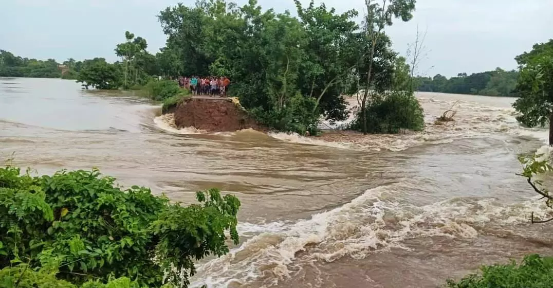 West Bengal Flood: ਪੱਛਮੀ ਬੰਗਾਲ ਚ ਮੀਂਹ ਨਾਲ ਤਬਾਹੀ, ਮਰਨ ਵਾਲਿਆਂ ਦੀ ਗਿਣਤੀ ਵਧ ਕੇ ਹੋਈ 20 West Bengal Flood: ਪੱਛਮੀ ਬੰਗਾਲ ਚ ਮੀਂਹ ਨਾਲ ਤਬਾਹੀ, ਮਰਨ ਵਾਲਿਆਂ ਦੀ ਗਿਣਤੀ ਵਧ ਕੇ ਹੋਈ 20