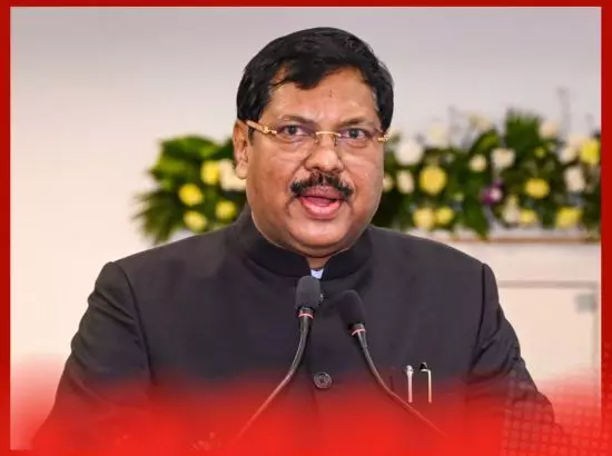 ਮੇਰੇ ਕੰਨਾਂ ਵਿੱਚ ਦੱਸੋ, ਮੈਨੂੰ ਨਹੀਂ ਪਤਾ ਕਿ ਸੋਸ਼ਲ ਮੀਡੀਆ ਤੇ ਕੀ ਹੋ ਰਿਹਾ ਹੈ...