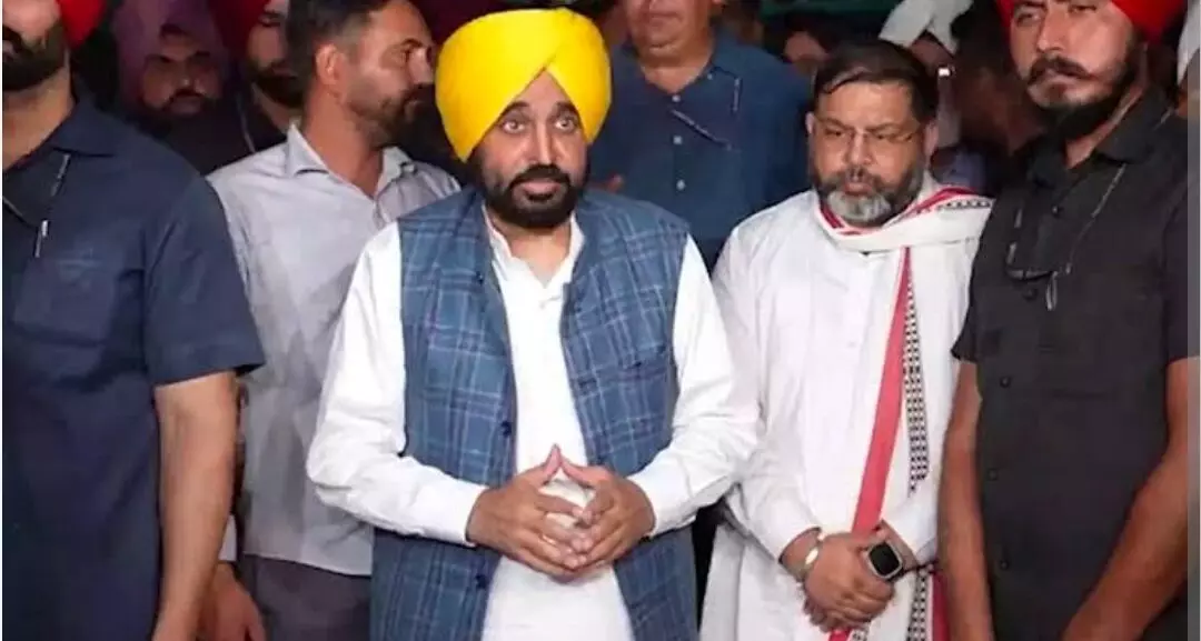 IPS Pooran Kumar: ਪੂਰਨ ਕੁਮਾਰ ਦੇ ਪਰਿਵਾਰ ਨੂੰ ਮਿਲੇ CM ਮਾਨ, ਬੋਲੇ - ਪਿਛੜੇ ਵਰਗ ਨੂੰ ਦਬਾਉਣ ਦੀ ਸਾਜ਼ਸ਼