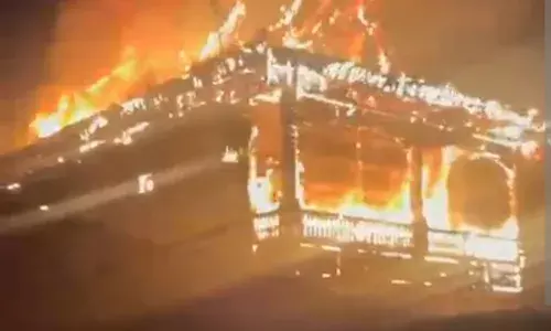 Himachal News: ਹਿਮਾਚਲ ਦੇ ਨਾਗ ਮੰਦਰ ਵਿੱਚ ਲੱਗੀ ਅੱਗ, ਚਾਰ ਮੰਜ਼ਲਾ ਭਵਨ ਹੋਇਆ ਤਬਾਹ