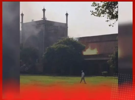 Breaking ਤਾਜ ਮਹਿਲ ਕੰਪਲੈਕਸ ਵਿੱਚ ਲੱਗੀ ਅੱਗ