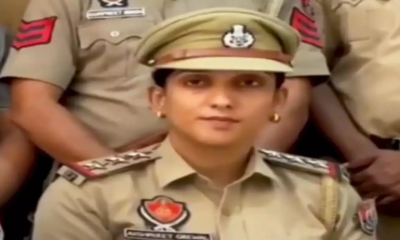 ਪੁਲੀਸ ਦੀ ਮੁਅੱਤਲ ਇੰਸਪੈਕਟਰ ਵੱਲੋਂ ਅਦਾਲਤ ਵਿੱਚ ਆਤਮ-ਸਮਰਪਣ, ਅਰਸ਼ਪ੍ਰੀਤ ਕੌਰ ਉੱਤੇ ਹਨ ਨਸ਼ਾ ਤਸਕਰਾਂ ਨੂੰ ਛੱਡਣ ਸਣੇ ਤਿੰਨ ਅਪਰਾਧਿਕ ਕੇਸ਼ ਪੁਲੀਸ ਦੀ ਮੁਅੱਤਲ ਇੰਸਪੈਕਟਰ ਵੱਲੋਂ ਅਦਾਲਤ ਵਿੱਚ ਆਤਮ-ਸਮਰਪਣ, ਅਰਸ਼ਪ੍ਰੀਤ ਕੌਰ ਉੱਤੇ ਹਨ ਨਸ਼ਾ ਤਸਕਰਾਂ ਨੂੰ ਛੱਡਣ ਸਣੇ ਤਿੰਨ ਅਪਰਾਧਿਕ ਕੇਸ਼