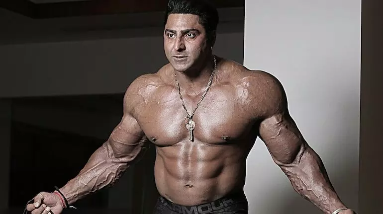 Varinder Ghuman: ਬਾਡੀ ਬਿਲਡਰ ਵਰਿੰਦਰ ਘੁੰਮਣ ਦੀ ਮੌਤ ਤੇ ਪਰਿਵਾਰ ਨੇ ਚੁੱਕੇ ਸਵਾਲ, ਹਸਪਤਾਲ ਤੇ ਲਾਏ ਇਲਜ਼ਾਮ Varinder Ghuman: ਬਾਡੀ ਬਿਲਡਰ ਵਰਿੰਦਰ ਘੁੰਮਣ ਦੀ ਮੌਤ ਤੇ ਪਰਿਵਾਰ ਨੇ ਚੁੱਕੇ ਸਵਾਲ, ਹਸਪਤਾਲ ਤੇ ਲਾਏ ਇਲਜ਼ਾਮ