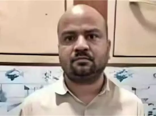 ਬਣ ਕੇ 150 ਲੋਕਾਂ ਨਾਲ ਕਰੋੜਾਂ ਦੀ ਠੱਗੀ, ਹੁਣ ਆਇਆ ਕਾਬੂ ਬਣ ਕੇ 150 ਲੋਕਾਂ ਨਾਲ ਕਰੋੜਾਂ ਦੀ ਠੱਗੀ, ਹੁਣ ਆਇਆ ਕਾਬੂ