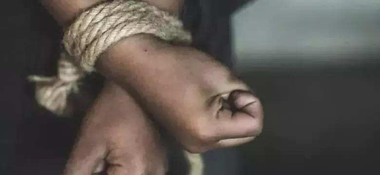 NRI News: ਈਰਾਨ ਵਿੱਚ ਪੰਜਾਬੀਆਂ ਨੂੰ ਕੀਤਾ ਅਗ਼ਵਾ, ਨੰਗਾ ਕਰਕੇ ਕੁੱਟਿਆ, ਬਣਾਈ ਵੀਡਿਓ NRI News: ਈਰਾਨ ਵਿੱਚ ਪੰਜਾਬੀਆਂ ਨੂੰ ਕੀਤਾ ਅਗ਼ਵਾ, ਨੰਗਾ ਕਰਕੇ ਕੁੱਟਿਆ, ਬਣਾਈ ਵੀਡਿਓ