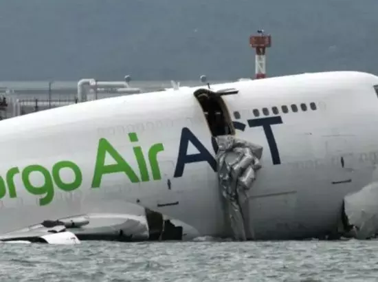 ਦੋ ਦੀ ਮੌਤ; ਜਹਾਜ਼ ਰਨਵੇਅ ਤੋਂ ਫਿਸਲ ਕੇ ਸਮੁੰਦਰ ਵਿੱਚ ਡਿੱਗਿਆ