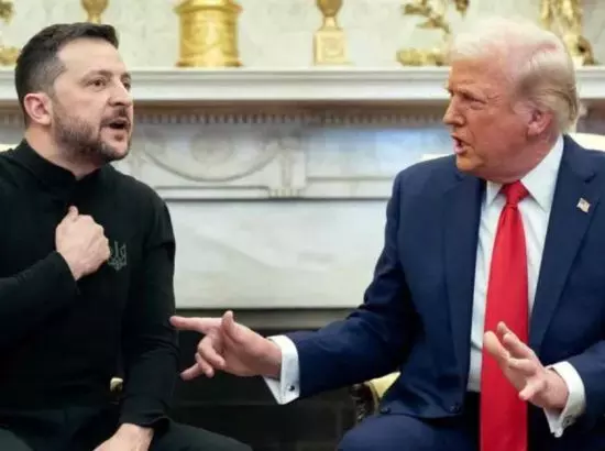 ਡੋਨਾਲਡ ਟਰੰਪ ਗੁੱਸੇ ਵਿੱਚ : ਵਗ੍ਹਾ ਕੇ ਮਾਰੇ ਕਾਗ਼ਜ਼ ਡੋਨਾਲਡ ਟਰੰਪ ਗੁੱਸੇ ਵਿੱਚ : ਵਗ੍ਹਾ ਕੇ ਮਾਰੇ ਕਾਗ਼ਜ਼