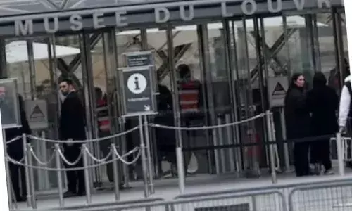 ਪੈਰਿਸ ਦੇ ਲੂਵਰ ਮਿਊਜ਼ੀਅਮ ਵਿੱਚ 4 ਮਿੰਟਾਂ ਵਿੱਚ 9 ਕੀਮਤੀ ਗਹਿਣੇ ਚੋਰੀ