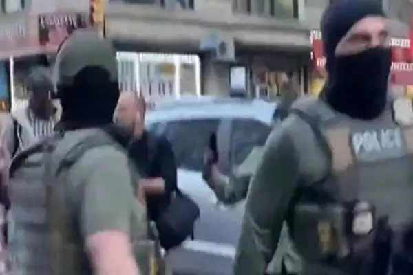 ਨਿਊ ਯਾਰਕ ’ਚ ਭਿੜੇ ਇੰਮੀਗ੍ਰੇਸ਼ਨ ਅਫ਼ਸਰ ਅਤੇ ਮੁਜ਼ਾਹਰਾਕਾਰੀ