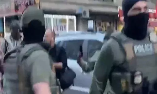 ਨਿਊ ਯਾਰਕ ’ਚ ਭਿੜੇ ਇੰਮੀਗ੍ਰੇਸ਼ਨ ਅਫ਼ਸਰ ਅਤੇ ਮੁਜ਼ਾਹਰਾਕਾਰੀ