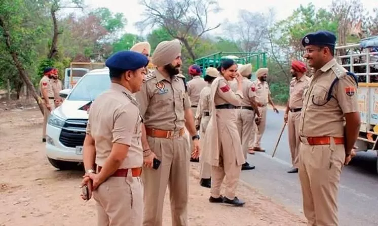 ਪਤੀ ਪਤਨੀ ਮਿਲ ਕੇ ਕਰਦੇ ਸੀ ਆਹ ਗਲਤ ਕੰਮ, ਪੁਲਿਸ ਨੇ ਦੋਵਾਂ ਨੂੰ ਰੰਗੇ ਹੱਥੀ ਦਬੋਚਿਆ, ਹੈਰੋਇਨ ਦਾ ਕਰਦੇ ਸਨ ਧੰਦਾ ਪਤੀ ਪਤਨੀ ਮਿਲ ਕੇ ਕਰਦੇ ਸੀ ਆਹ ਗਲਤ ਕੰਮ, ਪੁਲਿਸ ਨੇ ਦੋਵਾਂ ਨੂੰ ਰੰਗੇ ਹੱਥੀ ਦਬੋਚਿਆ, ਹੈਰੋਇਨ ਦਾ ਕਰਦੇ ਸਨ ਧੰਦਾ