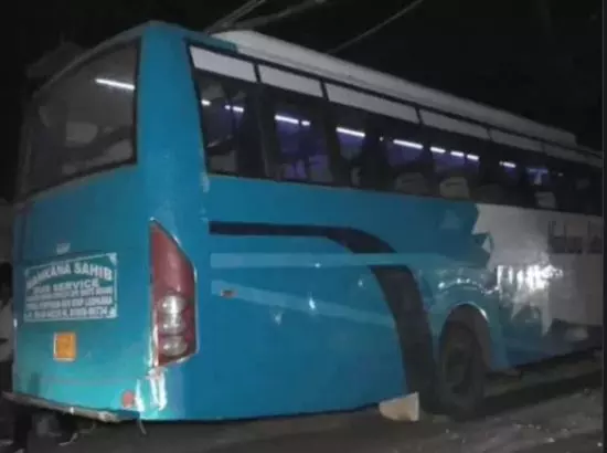 Punjab ਚ ਖਿਡਾਰੀਆਂ ਦੀ ਬੱਸ ਹਾਈ-ਟੈਂਸ਼ਨ ਤਾਰਾਂ ਨਾਲ ਚੱਮੜੀ, ਪੈ ਗਈਆਂ ਚਿਗਿੰਆੜੀਆਂ Punjab ਚ ਖਿਡਾਰੀਆਂ ਦੀ ਬੱਸ ਹਾਈ-ਟੈਂਸ਼ਨ ਤਾਰਾਂ ਨਾਲ ਚੱਮੜੀ, ਪੈ ਗਈਆਂ ਚਿਗਿੰਆੜੀਆਂ