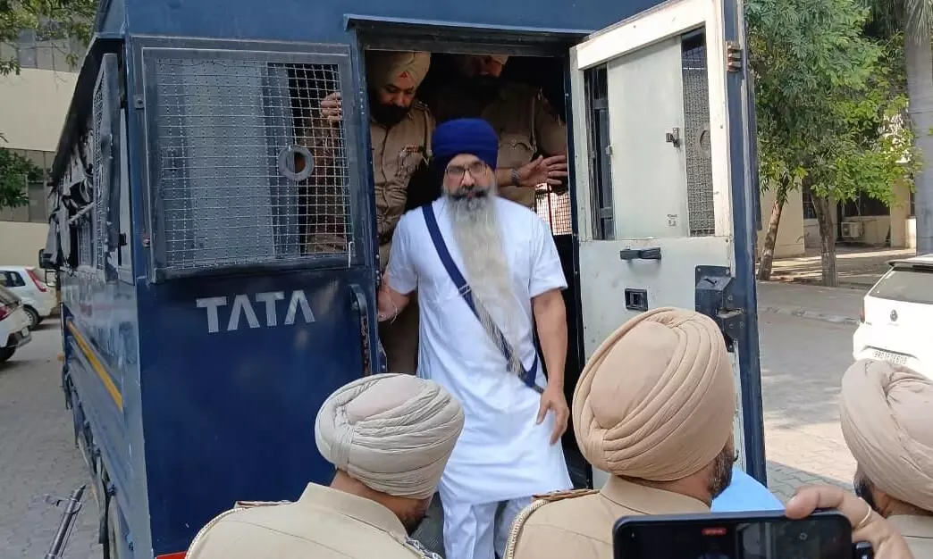 ਰਾਜੋਆਣਾ ਦੀ ਟੇਕ ਹੁਣ ਅਕਾਲ ਤਖ਼ਤ ’ਤੇ, ਫਾਂਸੀ ਮਾਮਲੇ ਨੂੰ ਲੈ ਕਿ ਜਥੇਦਾਰ ਗੜਗੱਜ ਨੂੰ ਕੀਤੀ ਅਪੀਲ ਰਾਜੋਆਣਾ ਦੀ ਟੇਕ ਹੁਣ ਅਕਾਲ ਤਖ਼ਤ ’ਤੇ, ਫਾਂਸੀ ਮਾਮਲੇ ਨੂੰ ਲੈ ਕਿ ਜਥੇਦਾਰ ਗੜਗੱਜ ਨੂੰ ਕੀਤੀ ਅਪੀਲ