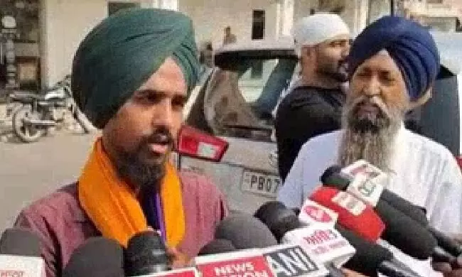 ਪੰਜ ਤਖਤਾਂ ਦੀ ਯਾਤਰਾ ਕਰਦੇ ਸਿੱਖ ਨੌਜਵਾਨ ਪੁਹੰਚਿਆ ਸ੍ਰੀ ਅਕਾਲ ਤਖਤ ਸਾਹਿਬ, 82 ਦਿਨਾਂ ਦੀ ਸਾਈਕਲ ਯਾਤਰਾ ਦੌਰਾਨ ਹਰਜਿੰਦਰ ਸਿੰਘ ਨੇ ਕੀਤਾ 120 ਕਿਲੋਮੀਟਰ ਰੋਜ਼ਾਨਾ ਸਫਰ ਪੰਜ ਤਖਤਾਂ ਦੀ ਯਾਤਰਾ ਕਰਦੇ ਸਿੱਖ ਨੌਜਵਾਨ ਪੁਹੰਚਿਆ ਸ੍ਰੀ ਅਕਾਲ ਤਖਤ ਸਾਹਿਬ, 82 ਦਿਨਾਂ ਦੀ ਸਾਈਕਲ ਯਾਤਰਾ ਦੌਰਾਨ ਹਰਜਿੰਦਰ ਸਿੰਘ ਨੇ ਕੀਤਾ 120 ਕਿਲੋਮੀਟਰ ਰੋਜ਼ਾਨਾ ਸਫਰ