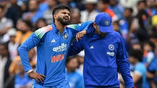 IND VS AUS: ਸਿਡਨੀ ਵਿੱਚ ਵਨ ਡੇਅ ਮੈਚ ਦੌਰਾਨ ਕ੍ਰਿਕਟਰ ਸ਼੍ਰੇਅਸ ਅਈਅਰ ਨੂੰ ਲੱਗੀ ਸੱਟ IND VS AUS: ਸਿਡਨੀ ਵਿੱਚ ਵਨ ਡੇਅ ਮੈਚ ਦੌਰਾਨ ਕ੍ਰਿਕਟਰ ਸ਼੍ਰੇਅਸ ਅਈਅਰ ਨੂੰ ਲੱਗੀ ਸੱਟ