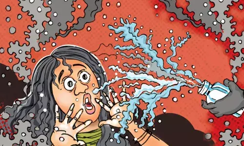 Acid Attack: ਦਿੱਲੀ ਵਿੱਚ ਕੁੜੀ ਤੇ ਸੁੱਟਿਆ ਤੇਜ਼ਾਬ, ਚਿਹਰਾ ਬਚਾਉਣ ਦੇ ਚੱਕਰ ਚ ਝੁਲਸੇ ਹੱਥ