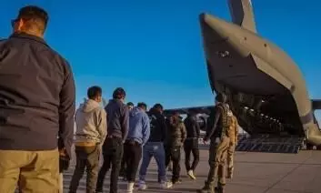 Deport ਕੀਤੇ ਭਾਰਤੀਆਂ ਦਾ ਇੱਕ ਹੋਰ ਜਹਾਜ਼ ਟਰੰਪ ਨੇ ਭੇਜਿਆ ਦਿੱਲੀ, ਵੱਡਾ ਗੈਂਗਸਟਰ ਵੀ ਸ਼ਾਮਲ Deport ਕੀਤੇ ਭਾਰਤੀਆਂ ਦਾ ਇੱਕ ਹੋਰ ਜਹਾਜ਼ ਟਰੰਪ ਨੇ ਭੇਜਿਆ ਦਿੱਲੀ, ਵੱਡਾ ਗੈਂਗਸਟਰ ਵੀ ਸ਼ਾਮਲ