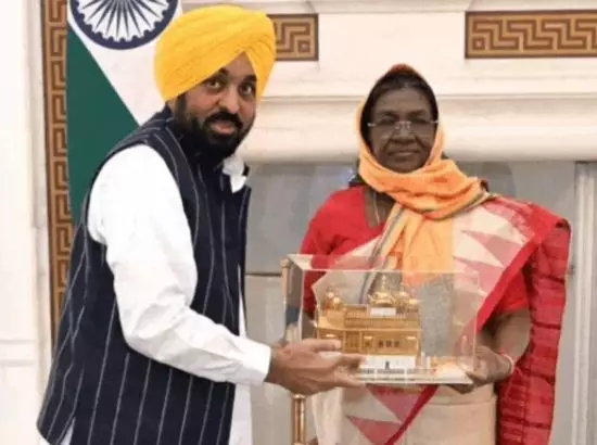 CM ਮਾਨ ਵੱਲੋਂ ਰਾਸ਼ਟਰਪਤੀ ਦ੍ਰੋਪਦੀ ਮੁਰਮੂ ਨਾਲ ਮੁਲਾਕਾਤ, ਪੜ੍ਹੋ ਕੀ ਗਲ ਹੋਈ