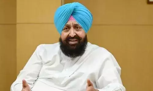 ਕਾਂਗਰਸੀ ਆਗੂ ਪ੍ਰਤਾਪ ਸਿੰਘ ਬਾਜਵਾ ਪਰਿਵਾਰ ਸਣੇ ਸੱਚਖੰਡ ਸ਼੍ਰੀ ਹਰਿਮੰਦਰ ਸਾਹਿਬ ਨਤਮਸਤਕ