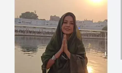 Shehnaaz Gill: ਪੰਜਾਬੀ ਅਦਾਕਾਰਾ ਸ਼ਹਿਨਾਜ਼ ਗਿੱਲ ਸ੍ਰੀ ਦਰਬਾਰ ਸਾਹਿਬ ਹੋਈ ਨਤਮਸਤਕ