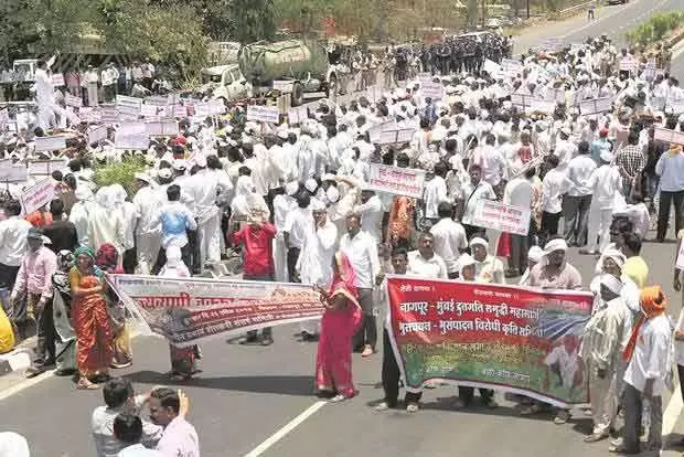 Farmers Protest: ਸੜਕਾਂ ਤੇ ਉੱਤਰੇ ਕਿਸਾਨ, ਕਰਜ਼ਾ ਮੁਆਫੀ ਨੂੰ ਲੈਕੇ ਬੰਦ ਕੀਤਾ ਨੈਸ਼ਨਲ ਹਾਈਵੇ Farmers Protest: ਸੜਕਾਂ ਤੇ ਉੱਤਰੇ ਕਿਸਾਨ, ਕਰਜ਼ਾ ਮੁਆਫੀ ਨੂੰ ਲੈਕੇ ਬੰਦ ਕੀਤਾ ਨੈਸ਼ਨਲ ਹਾਈਵੇ