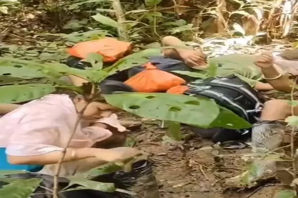 ਡੌਂਕੀ ਲਾ ਅਮਰੀਕਾ ਜਾ ਰਹੇ 5 ਭਾਰਤੀ ਬਣਾਏ ਬੰਦੀ ਡੌਂਕੀ ਲਾ ਅਮਰੀਕਾ ਜਾ ਰਹੇ 5 ਭਾਰਤੀ ਬਣਾਏ ਬੰਦੀ