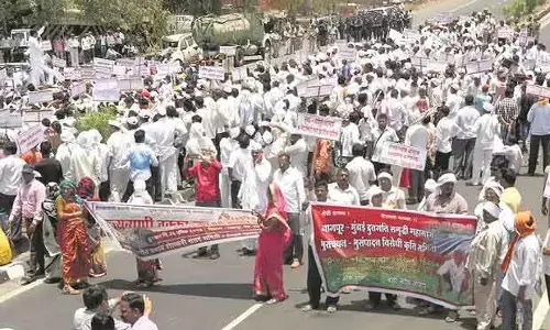 Farmers Protest: ਸੜਕਾਂ ਤੇ ਉੱਤਰੇ ਕਿਸਾਨ, ਕਰਜ਼ਾ ਮੁਆਫੀ ਨੂੰ ਲੈਕੇ ਬੰਦ ਕੀਤਾ ਨੈਸ਼ਨਲ ਹਾਈਵੇ