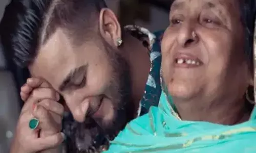 ਗਾਇਕ ਖਾਨ ਸਾਬ ਦਾ ਦੁੱਖ: ਮਾਤਾ-ਪਿਤਾ ਦੀ ਮੌਤ ਦੇ ਬਾਵਜੂਦ ਪ੍ਰਬੰਧਕ ਦਰਦ ਨਹੀਂ ਸਮਝਦੇ