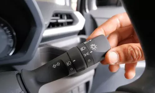 Dubai: ਦੁਬਈ ਵਿੱਚ ਗੱਡੀ ਦਾ ਇੰਡੀਕੇਟਰ ਆਨ ਨਾ ਕਰਨ ਤੇ ਵਿਅਕਤੀ ਦਾ 25 ਹਜ਼ਾਰ ਦਾ ਜੁਰਮਾਨਾ