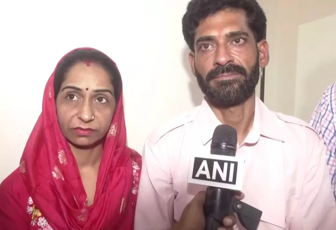 Diwali Bumper: ਆਖ਼ਿਰ ਲੱਭ ਗਿਆ ਬਠਿੰਡਾ ਦਾ 11 ਕਰੋੜ ਦੀ ਲਾਟਰੀ ਜਿੱਤਣ ਵਾਲਾ ਸ਼ਖ਼ਸ, ਜਾਣੋ ਕਿੱਥੇ ਸੀ ਗ਼ਾਇਬ Diwali Bumper: ਆਖ਼ਿਰ ਲੱਭ ਗਿਆ ਬਠਿੰਡਾ ਦਾ 11 ਕਰੋੜ ਦੀ ਲਾਟਰੀ ਜਿੱਤਣ ਵਾਲਾ ਸ਼ਖ਼ਸ, ਜਾਣੋ ਕਿੱਥੇ ਸੀ ਗ਼ਾਇਬ