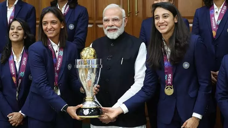 Women Cricket: ਵਿਸ਼ਵ ਕੱਪ ਜੇਤੂ ਮਹਿਲਾ ਕ੍ਰਿਕਟ ਟੀਮ ਨੇ PM ਮੋਦੀ ਨਾਲ ਕੀਤੀ ਮੁਲਾਕਾਤ, ਦਿੱਤਾ ਖ਼ਾਸ ਤੋਹਫ਼ਾ