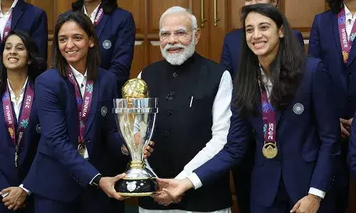 Women Cricket: ਵਿਸ਼ਵ ਕੱਪ ਜੇਤੂ ਮਹਿਲਾ ਕ੍ਰਿਕਟ ਟੀਮ ਨੇ PM ਮੋਦੀ ਨਾਲ ਕੀਤੀ ਮੁਲਾਕਾਤ, ਦਿੱਤਾ ਖ਼ਾਸ ਤੋਹਫ਼ਾ