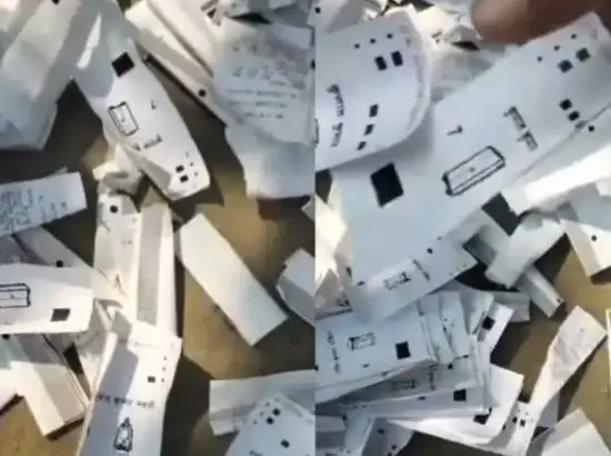 Bihar Election : ਕੂੜੇ ਵਿੱਚੋਂ ਮਿਲੀਆਂ VVPAT ਪਰਚੀਆਂ, ARO ਮੁਅੱਤਲ, FIR ਦਰਜ Bihar Election : ਕੂੜੇ ਵਿੱਚੋਂ ਮਿਲੀਆਂ VVPAT ਪਰਚੀਆਂ, ARO ਮੁਅੱਤਲ, FIR ਦਰਜ