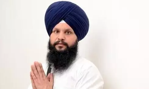 ਅੰਮ੍ਰਿਤਸਰ ਹਾਈਵੇ ‘ਤੇ ਅਕਾਲੀ ਦਲ ਵਾਰਿਸ ਦੇ ਉਮੀਦਵਾਰ ਦੇ ਇੰਚਾਰਜ ਦੀ ਗੱਡੀ ਨੂੰ ਲੱਗੀ ਰਹਸਮਈ ਅੱਗ, ਸੁਖਦੇਵ ਸਿੰਘ ਜ਼ਖ਼ਮੀ, ਅਮਨਦੀਪ ਹਸਪਤਾਲ ਤੋਂ ਲੁਧਿਆਣਾ ਡੀਐਮਸੀ ਰੈਫਰ