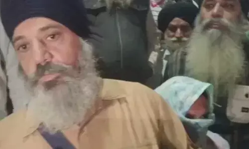 Punjab News: ਕਾਰ ਵਿੱਚ ਨਿਹੰਗ ਦੇ ਬਾਣੇ ਵਿੱਚ ਮੀਟ ਖਾਣ ਵਾਲਾ ਗ੍ਰਿਫਤਾਰ, ਹਾਈਵੇ ਤੇ ਹੋਇਆ ਹੰਗਾਮਾ
