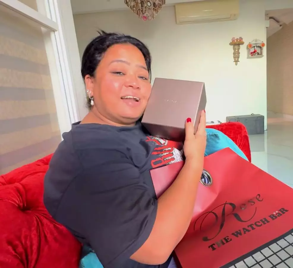 Bharti Singh: ਕਮੇਡੀਅਨ ਭਾਰਤੀ ਸਿੰਘ ਨੂੰ ਪਤੀ ਨੇ ਗਿਫ਼ਟ ਕੀਤੀ ਇੰਨੀਂ ਮਹਿੰਗੀ ਘੜੀ, ਕੀਮਤ ਸੁਣ ਉੱਡ ਜਾਣਗੇ ਹੋਸ਼