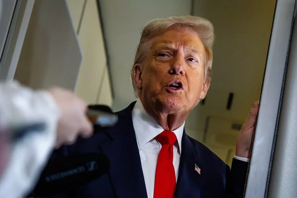 Donald Trump: ਟਰੰਪ ਨੇ BBC ਨਿਊਜ਼ ਨੂੰ ਪਾਈਆਂ ਭਾਜੜਾਂ, ਡਾਇਰੈਕਟਰ ਜਨਰਲ ਤੇ ਨਿਊਜ਼ ਹੈੱਡ ਨੂੰ ਦੇਣਾ ਪਿਆ ਅਸਤੀਫ਼ਾ Donald Trump: ਟਰੰਪ ਨੇ BBC ਨਿਊਜ਼ ਨੂੰ ਪਾਈਆਂ ਭਾਜੜਾਂ, ਡਾਇਰੈਕਟਰ ਜਨਰਲ ਤੇ ਨਿਊਜ਼ ਹੈੱਡ ਨੂੰ ਦੇਣਾ ਪਿਆ ਅਸਤੀਫ਼ਾ