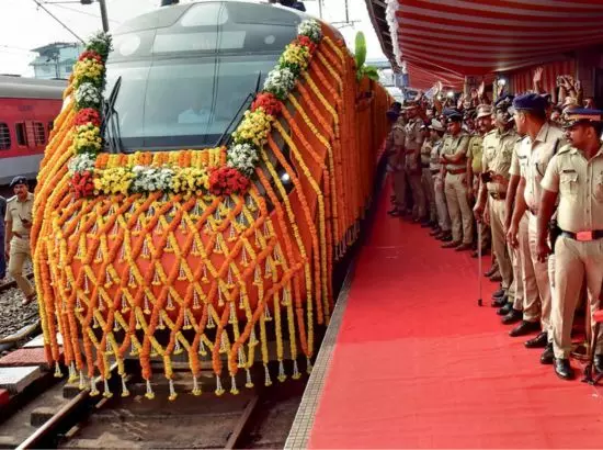 ਵੰਦੇ ਭਾਰਤ ਲਾਂਚ ਵਿਵਾਦ: ਬੱਚਿਆਂ ਵੱਲੋਂ RSS ਦਾ ਗੀਤ ਗਾਉਣ ਤੇ ਪਿਆ ਰੌਲਾ