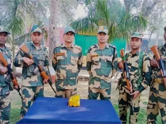 ਅੰਮ੍ਰਿਤਸਰ ਸਰਹੱਦ ਤੋਂ ਫੜੀ 8 ਕਰੋੜ ਦੀ ਹੈਰੋਇਨ ਅੰਮ੍ਰਿਤਸਰ ਸਰਹੱਦ ਤੋਂ ਫੜੀ 8 ਕਰੋੜ ਦੀ ਹੈਰੋਇਨ