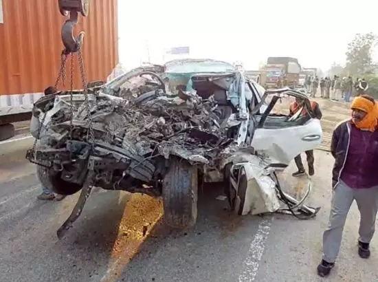 ਹਾਈਵੇਅ ਤੇ ਦਰਦਨਾਕ ਹਾਦਸਾ, ਕਾਰ ਟਰੈਕਟਰ-ਟਰਾਲੀ ਨਾਲ ਟਕਰਾਈ, 5 ਦੀ ਮੌਤ ਹਾਈਵੇਅ ਤੇ ਦਰਦਨਾਕ ਹਾਦਸਾ, ਕਾਰ ਟਰੈਕਟਰ-ਟਰਾਲੀ ਨਾਲ ਟਕਰਾਈ, 5 ਦੀ ਮੌਤ