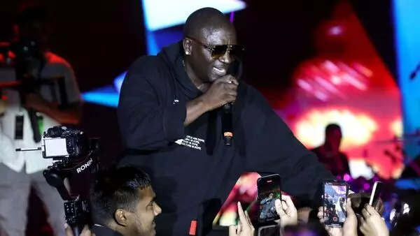 Akon: ਮਸ਼ਹੂਰ ਹਾਲੀਵੁੱਡ ਗਾਇਕ ਏਕੋਨ ਨਾਲ ਭਾਰਤ ਵਿੱਚ ਬਦਸਲੂਕੀ, ਸ਼ਰਾਰਤੀ ਅਨਸਰਾਂ ਨੇ ਖਿੱਚੀ ਪੈਂਟ