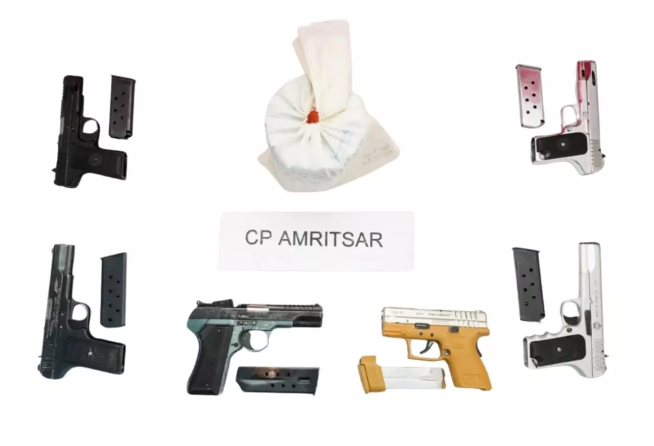 Punjab : ਛੇ ਪਿਸਤੌਲਾਂ, 1 ਕਿਲੋ ਹੈਰੋਇਨ ਸਮੇਤ ਪੰਜ ਗ੍ਰਿਫ਼ਤਾਰ