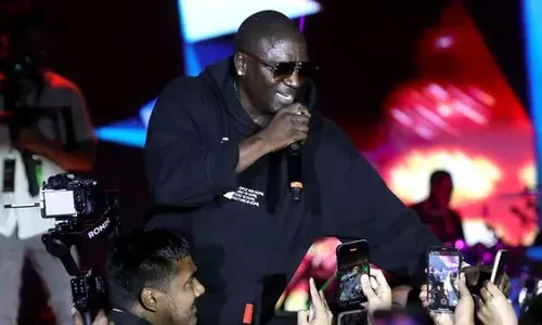 Akon: ਮਸ਼ਹੂਰ ਹਾਲੀਵੁੱਡ ਗਾਇਕ ਏਕੋਨ ਨਾਲ ਭਾਰਤ ਵਿੱਚ ਬਦਸਲੂਕੀ, ਸ਼ਰਾਰਤੀ ਅਨਸਰਾਂ ਨੇ ਖਿੱਚੀ ਪੈਂਟ